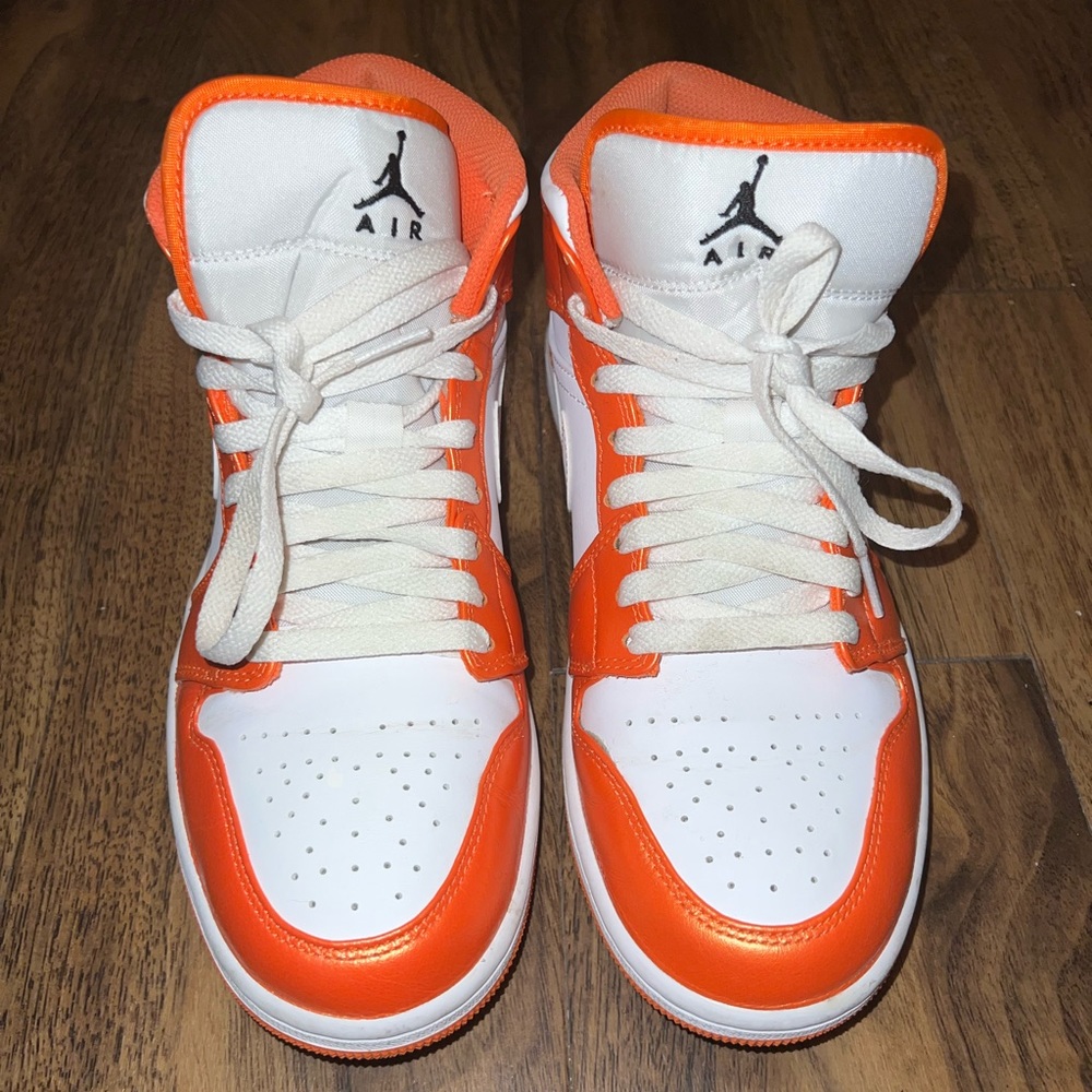 Air Jordan 1 Mid SE electro Orange